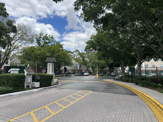 Building Photo - 13015 Plantation Park Cir