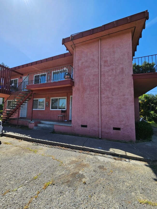 Building Photo - Valle Vista 4 plex - Vallejo