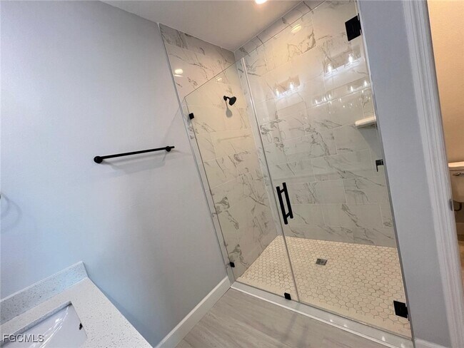 Building Photo - 2718 Helen Pl