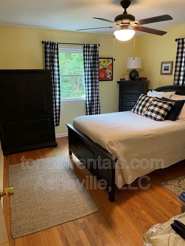 901 Rutledge Annex, Hendersonville, NC 28739 House Rental in