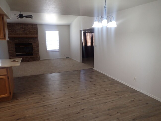 Building Photo - 4 Bedroom 2 bath with admirable amount of ...