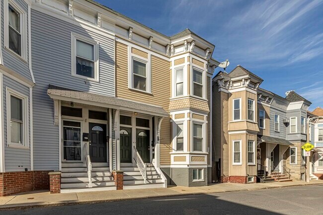 Building Photo - 14 Story St