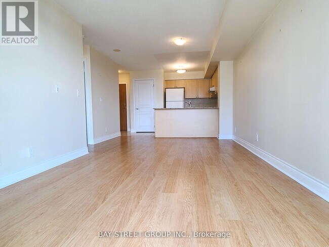 Photo du bâtiment - 75-1175 S Town Centre Blvd