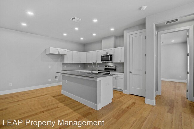 Foto del edificio - 3 br, 3 bath House - 5018 Villas Dr