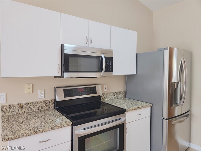 Building Photo - 4623 SW 20th Pl