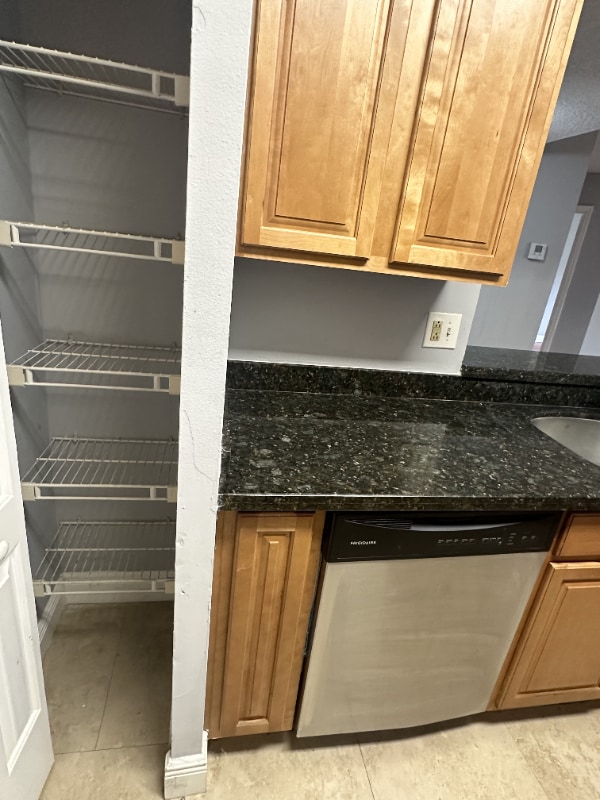 Building Photo - 2810 N Oakland Forest Dr