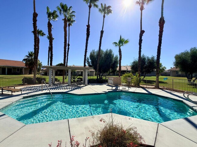 Foto del edificio - AVAILABLE NOW! BEAUTIFUL 2-Bedroom 2 -bathroom Condo in La Quinta Palms! ALL UTILITIES INCLUDED!