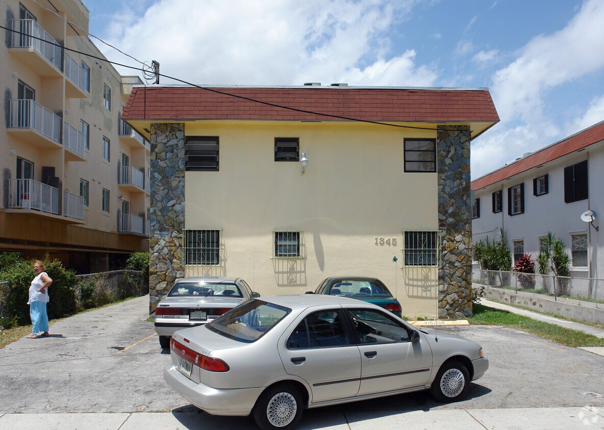 Primary Photo - 1345 SW 3rd St