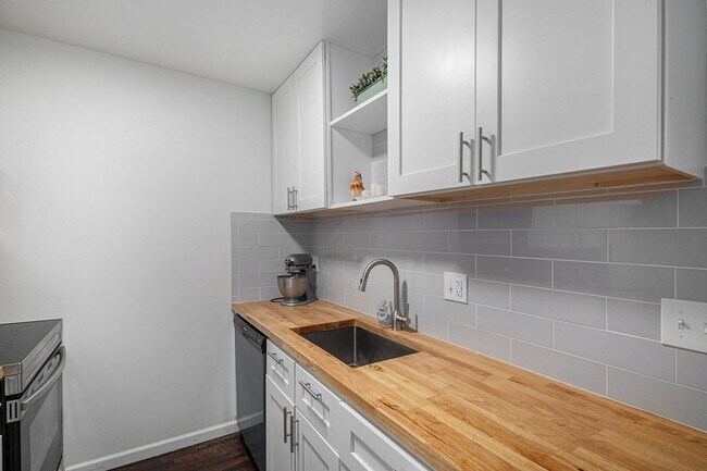 Foto del edificio - 4110 Hale Pkwy