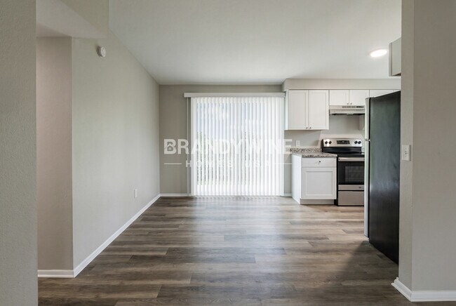 Building Photo - 1206 E Camellia Dr