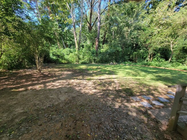 Building Photo - 1040 Shepherds Ln NE
