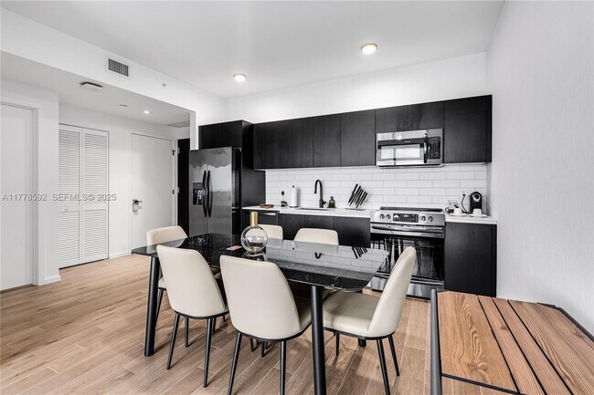 Foto del edificio - 398 NE 5th St