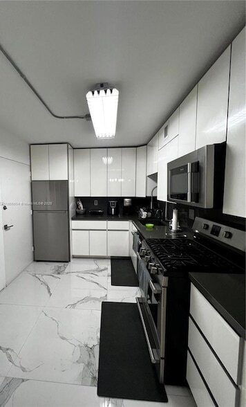 Building Photo - 2030 S Ocean Dr