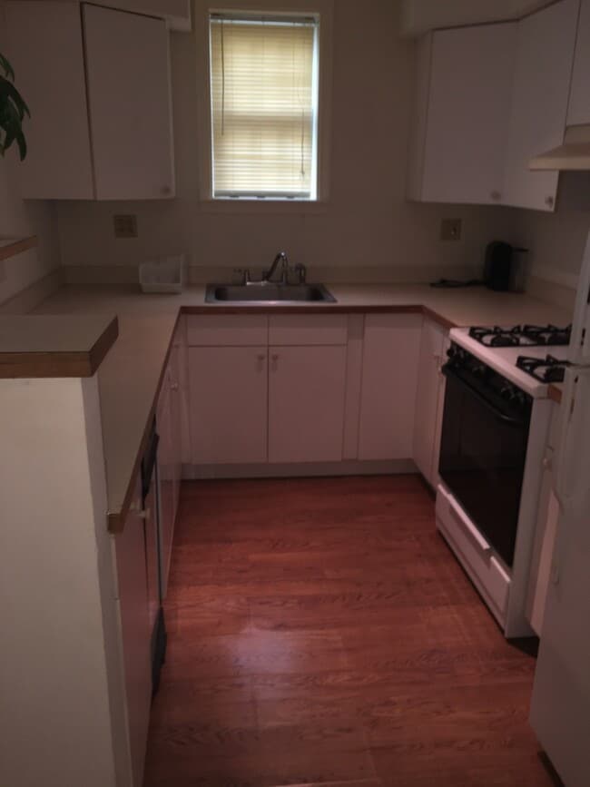 Building Photo - 1 Bed / 1 Bath Unit - Prime Location!