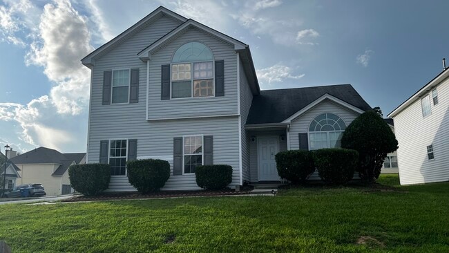 3Br/2.5 Bath 1700 sq ft - 2800 Carolina Rdg