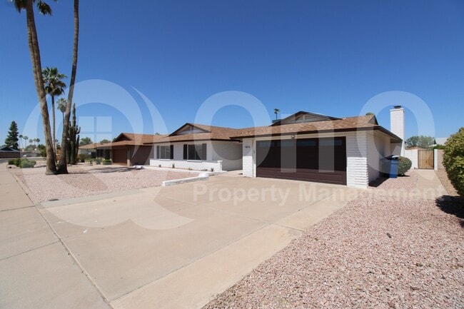 Photo - 1816 E Oxford Dr House