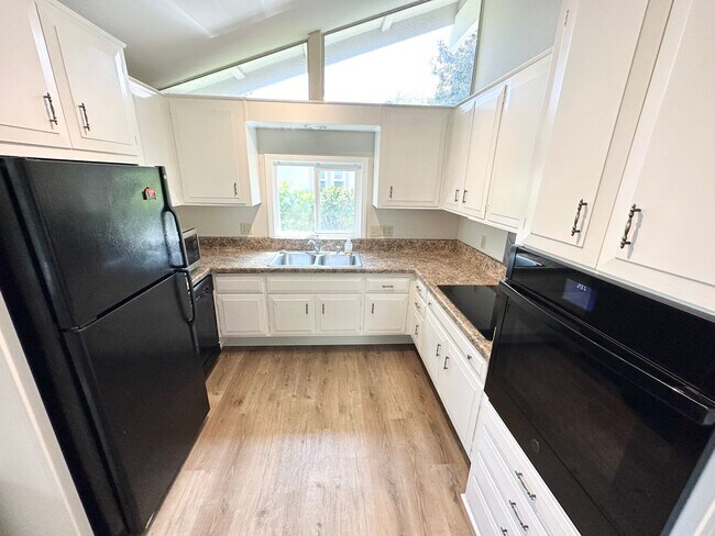 Foto del edificio - Condo in the Beautiful Laguna Woods Senior...