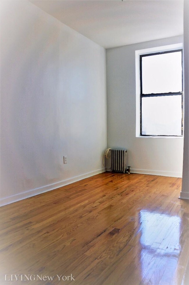 Building Photo - 2480 Belmont Ave
