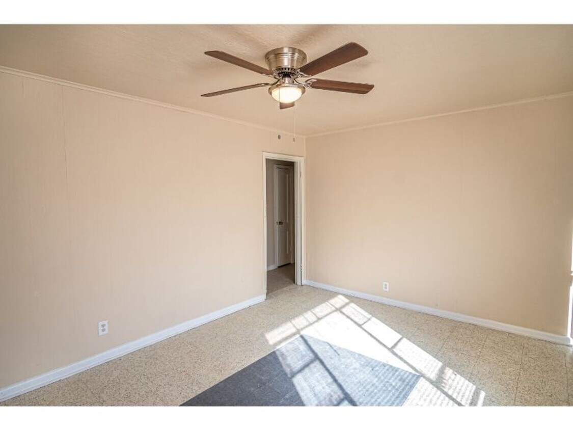 Primary Photo - Cozy Remodeled Home Near Downtown