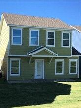 Building Photo - 1665 N Izard Ln