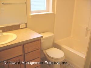 Building Photo - 4 br, 2.5 bath House - 2621 NE 125th Ct