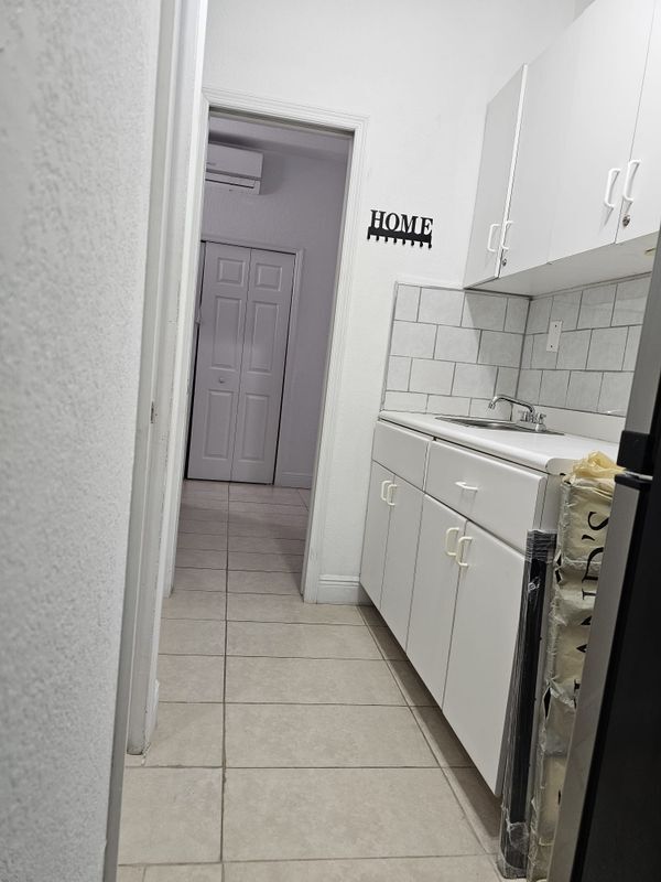Foto del edificio - 954 SE 1st St