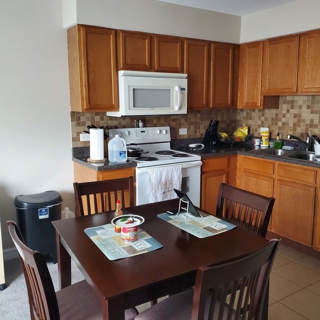 Building Photo - 3423 Ridgeland Ave