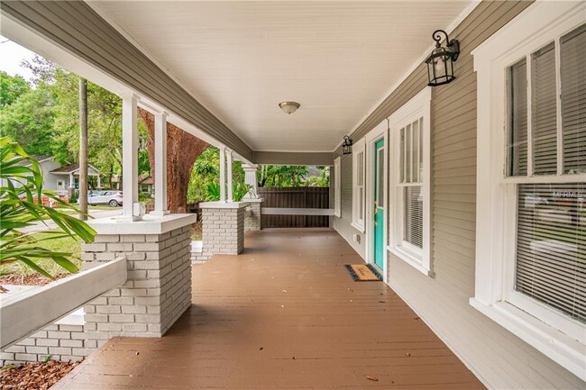 Foto del edificio - "Charming 3-Bed, 2-Bath Gem in Tampa's Hea...