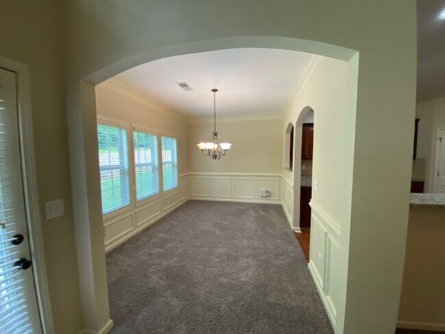 Foto del edificio - NEW PRICE - Charming Craftsman in sought-a...