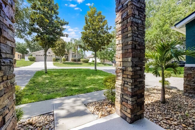 Foto del edificio - Fully Remodeled 5/4 Art Deco-Inspired Home...