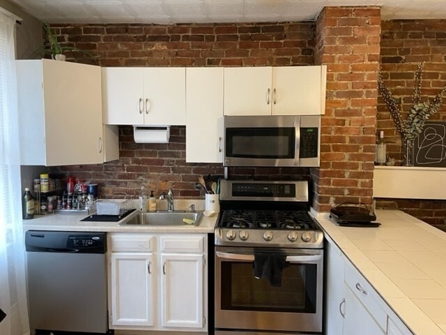 Primary Photo - 66 Russell St