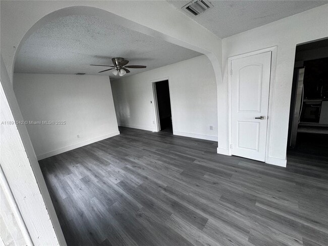 Foto del edificio - 4254 NW 201st St