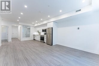 Building Photo - 475 Queen St W