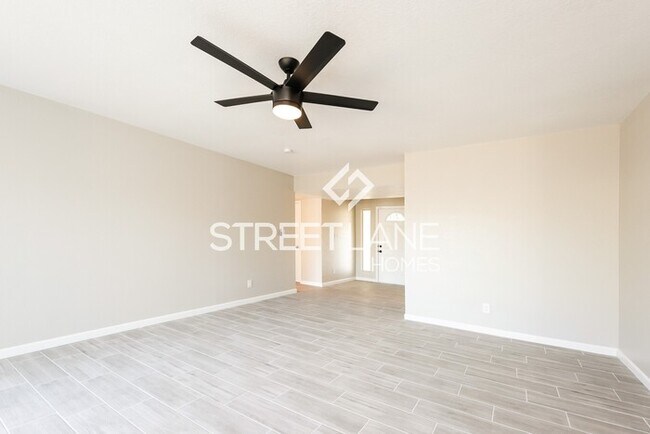 Foto del edificio - JUST REDUCED-Beautiful 3 Bedrooms Home in ...