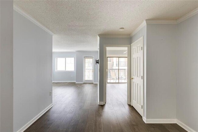 Foto del edificio - 795 Hammond Dr
