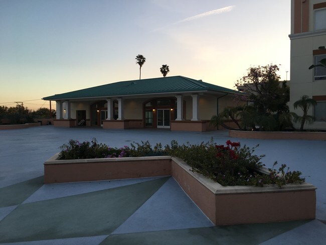 Foto del edificio - 580 W Main St