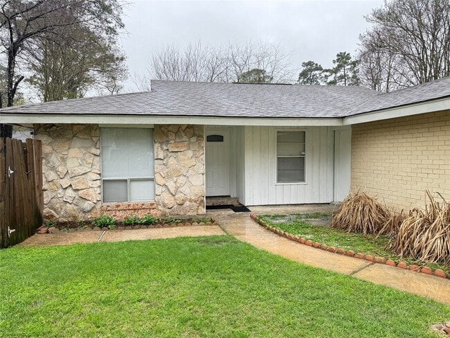 Building Photo - 23115 Ludgate Dr