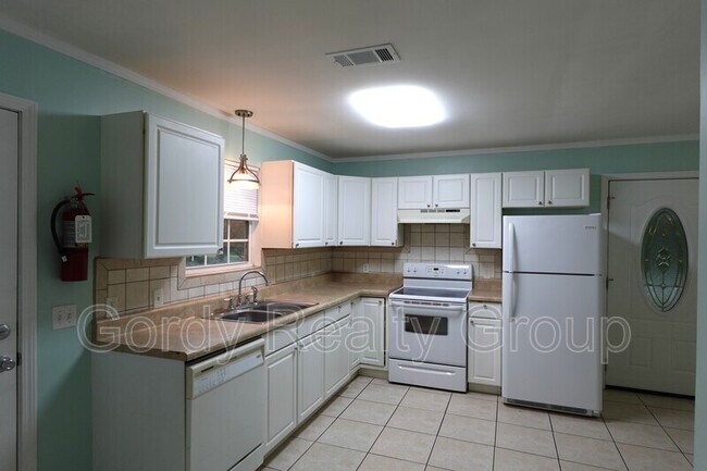 Building Photo - 3145b Redbud Ln