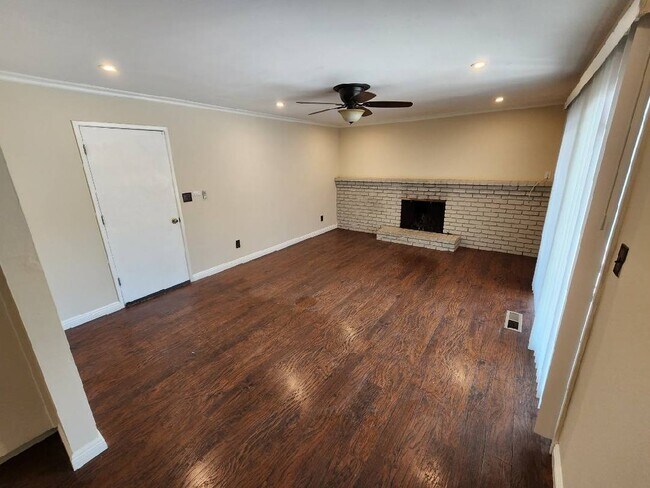 Foto del edificio - 324 Brookside Dr