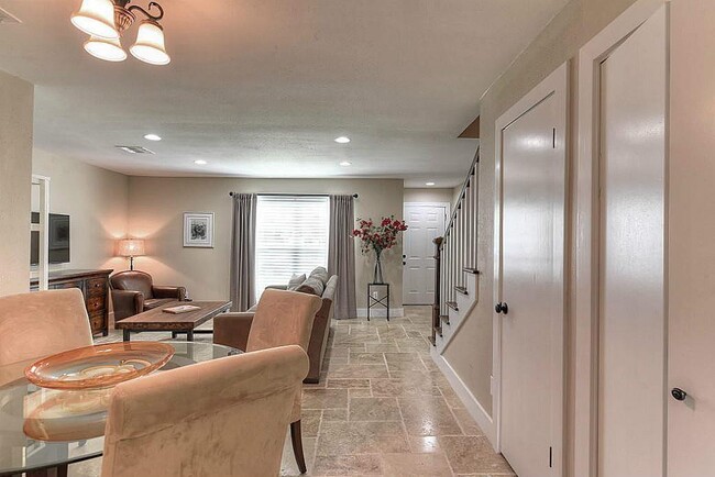 Foto del edificio - 8850 Kempwood Dr