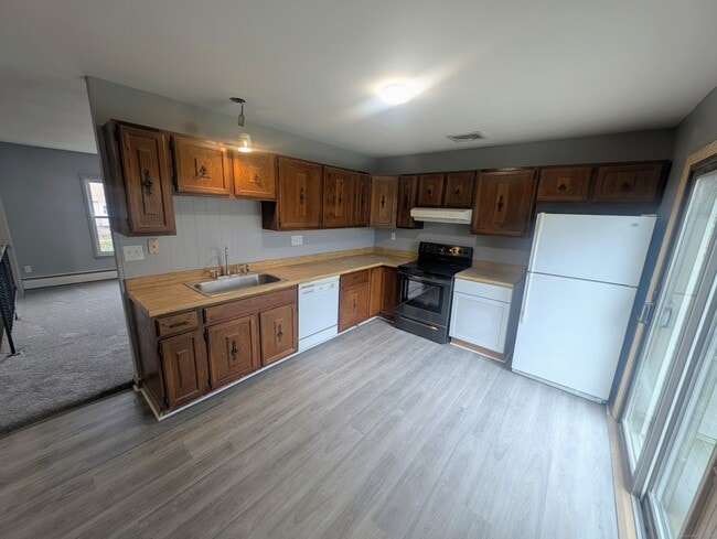 Building Photo - 30 Cardinal Ln