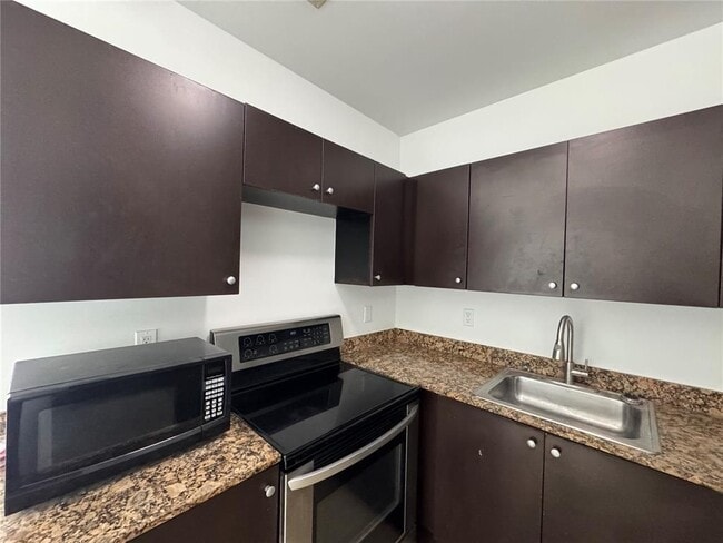 Foto del edificio - 529 NE 62nd St