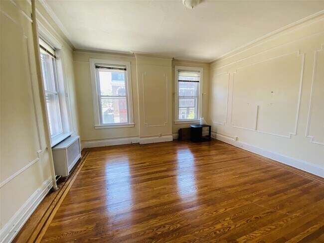 Building Photo - 103 9th St