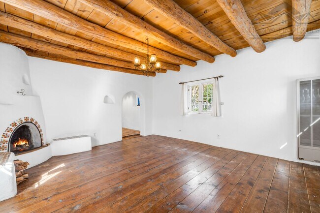 Building Photo - Whimsical Historic Eastside Retreat