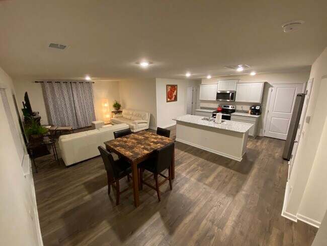 Foto del edificio - 3349 Harmony Ct NE
