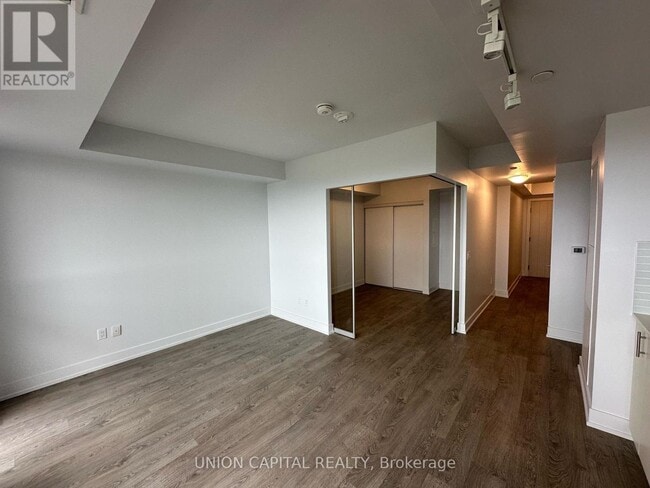 Building Photo - 2550 Simcoe St N