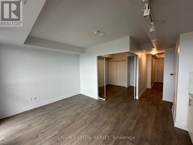 Photo du bâtiment - 2550 Simcoe St N