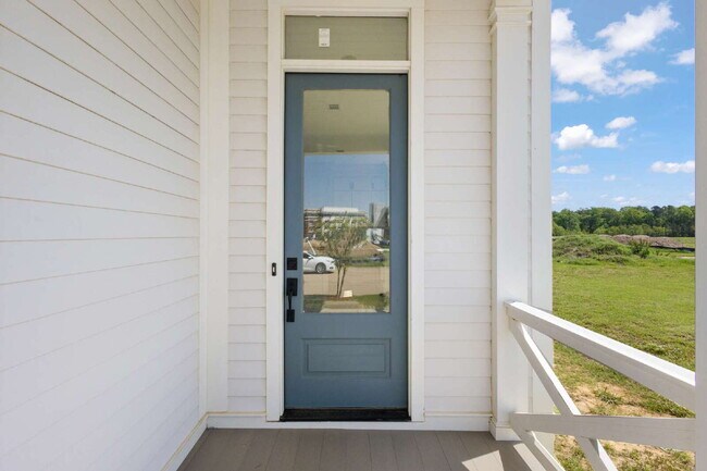 Foto del edificio - Luxury Townhome for Rent in Waterpointe | 3 Bed | 2.5 Bath | Private Courtyard