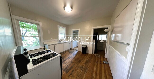 Foto del edificio - 24 Dearborn Rd