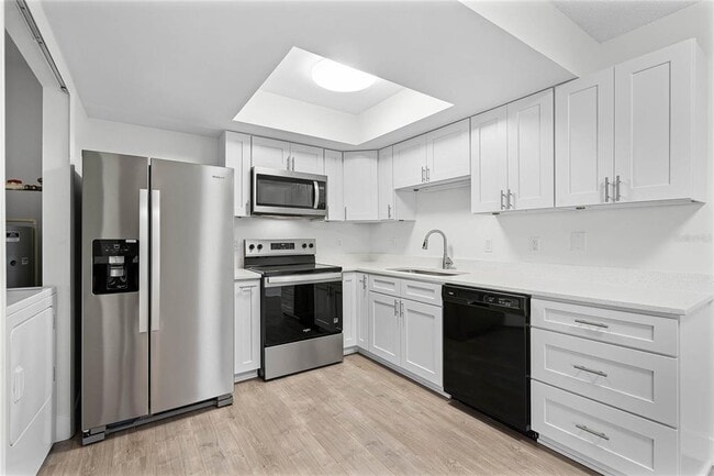 Building Photo - 120 Windtree Ln
